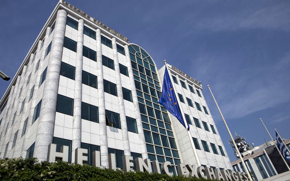 πτώση-735-στο-χ-α-108-η-απόδοση-των-τριετών-ομ-2058638