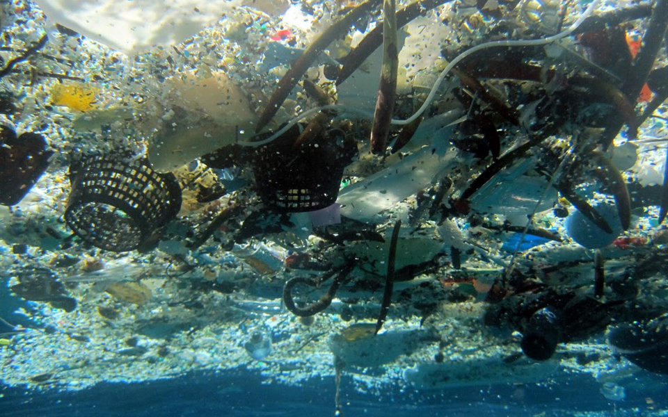 269-000-τόνοι-πλαστικού-στους-ωκεανούς-2059001
