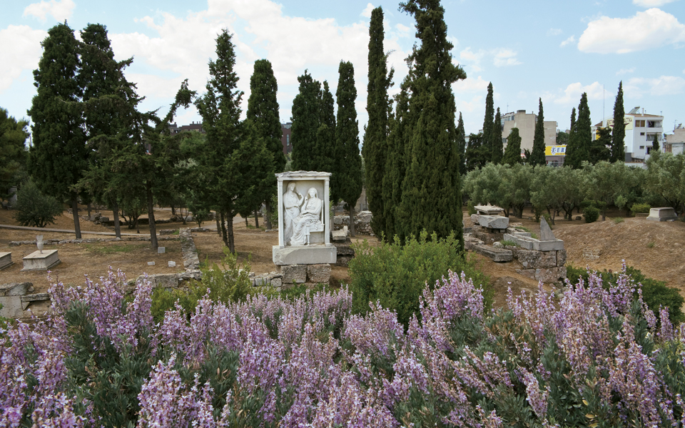 κεραμεικός-σαν-μια-υπαίθρια-αίθουσα-τ-2060056