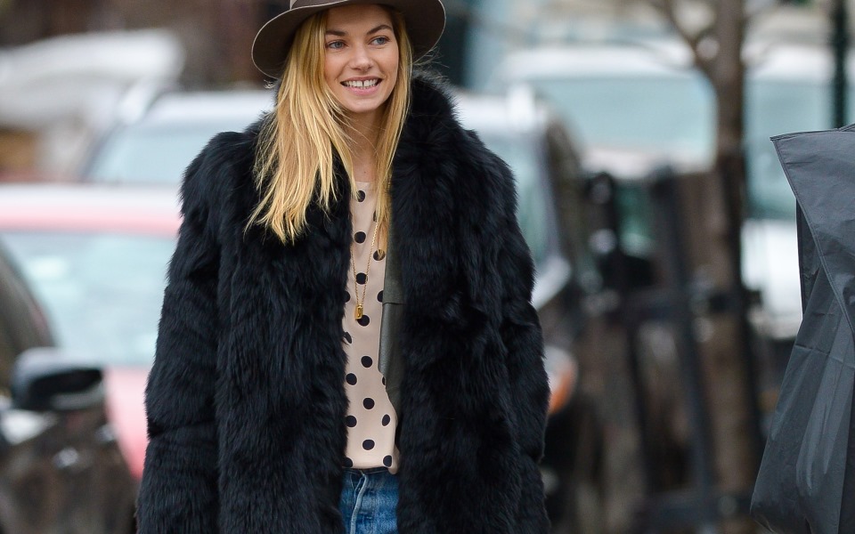 3-stylish-συνδυασμοί-tζιν-παντελόνι-για-formal-εμφα-2061092