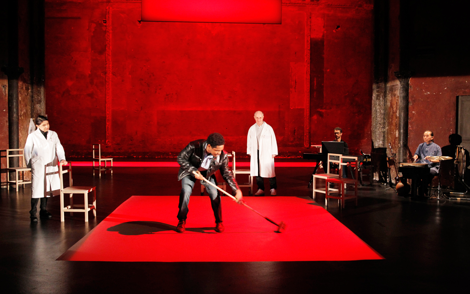 μια-κοιλάδα-τόσο-γυμνή-και-τόσο-πυκνή-2057238