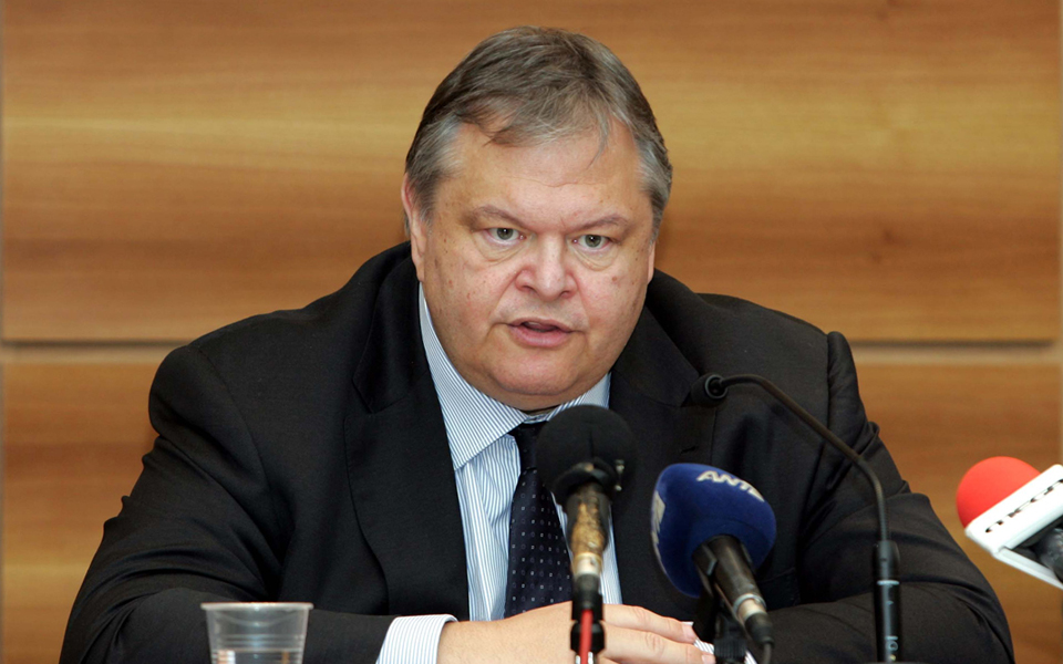 βενιζέλος-ο-παπανδρέου-κινείται-εκτό-2058846