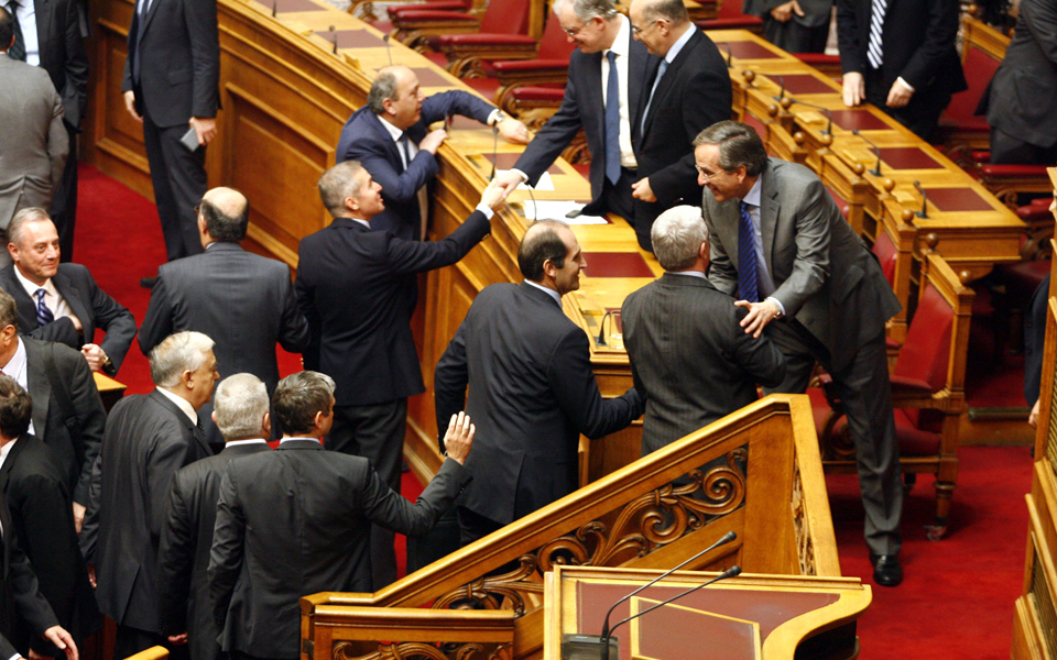 στο-θεωρείο-στο-περιστύλιο-και-στο-καφ-2060713