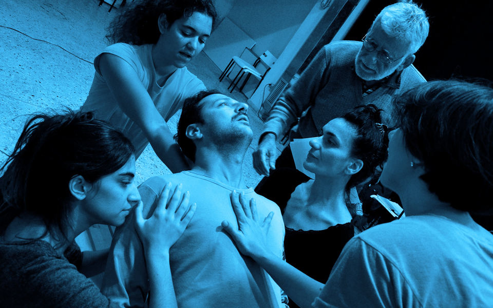 η-ιστορία-μιας-γυναίκας-σε-τέσσερις-χρ-2062505