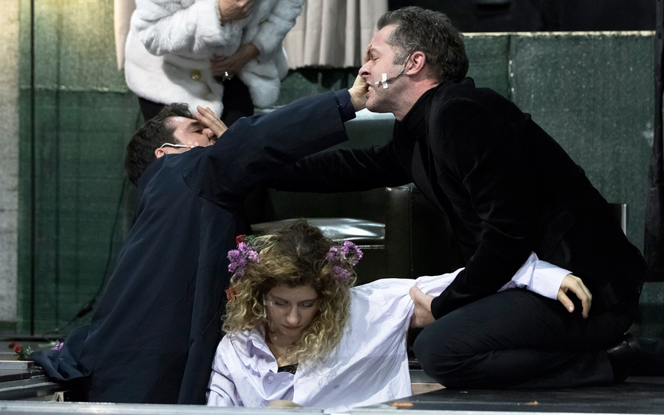 συναρπαστικός-αμλετ-στη-στέγη-2063698