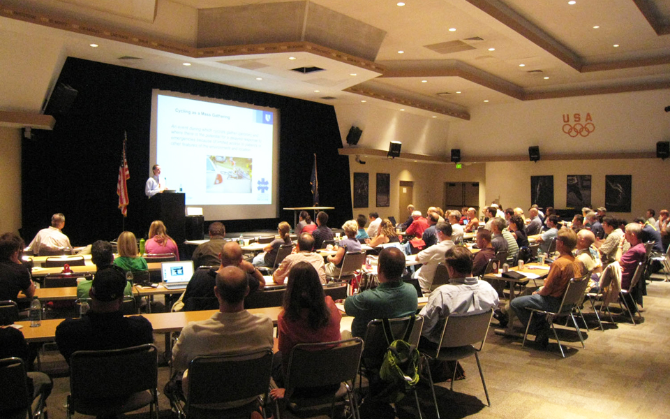 οταν-λείπουν-σε-συνέδρια-γλιτώνουν-πε-2062743