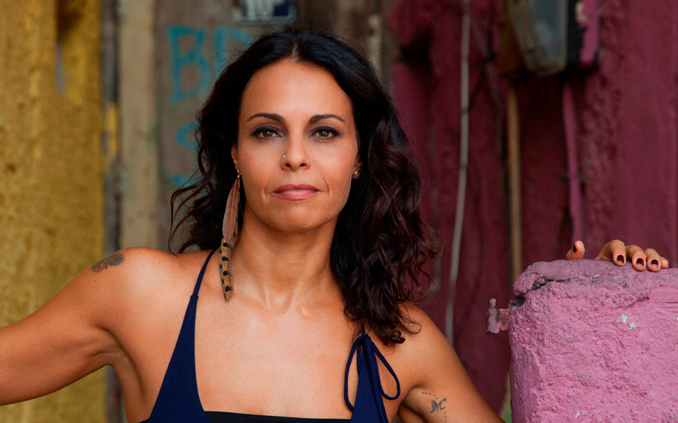 η-αθηναία-μπάρμπαρα-μέντες-2065718