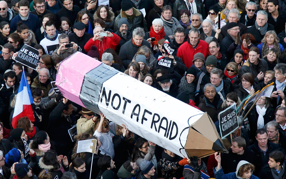 mε-όπλο-το-mολύβι-η-πορεία-της-eνότητος-2063098