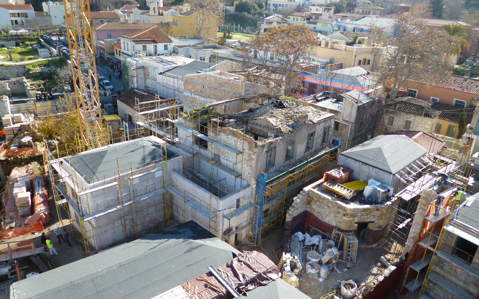 εσπασε-η-κακοδαιμονία-τριών-έργων-2064461