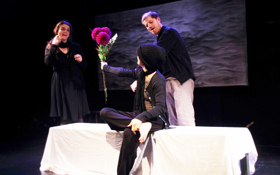 βλέποντας-τη-ζωή-από-ένα-παγκάκι-2064560