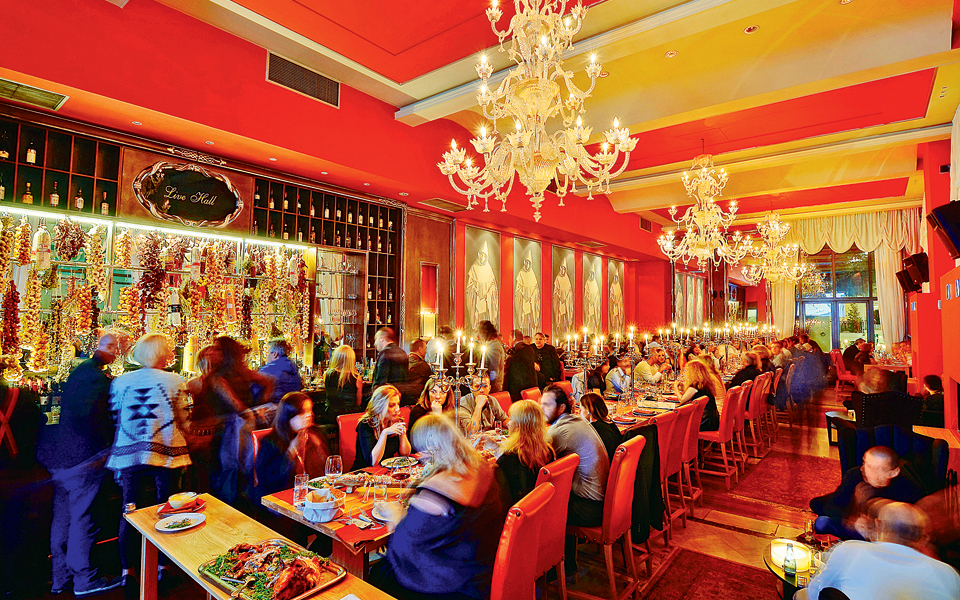 ο-μποτρίνι-στην-κουζίνα-του-epirus-palace-2064942