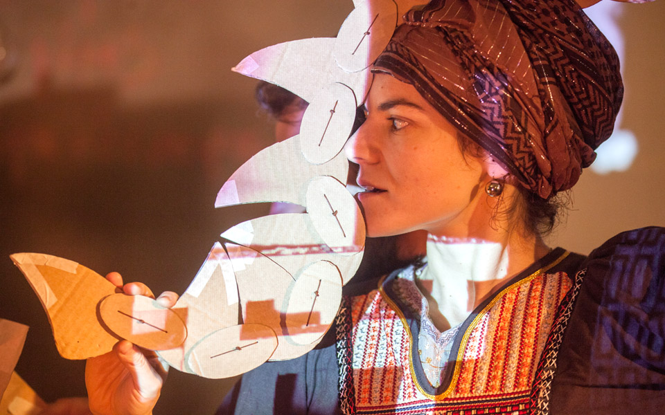 χορός-άγνωστα-βήματα-στη-στέγη-γραμ-2063584