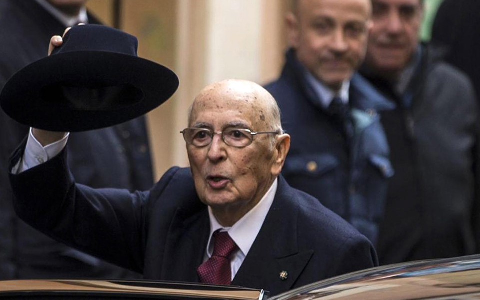 πονοκέφαλος-ρέντσι-το-αντίο-ναπολι-2063388