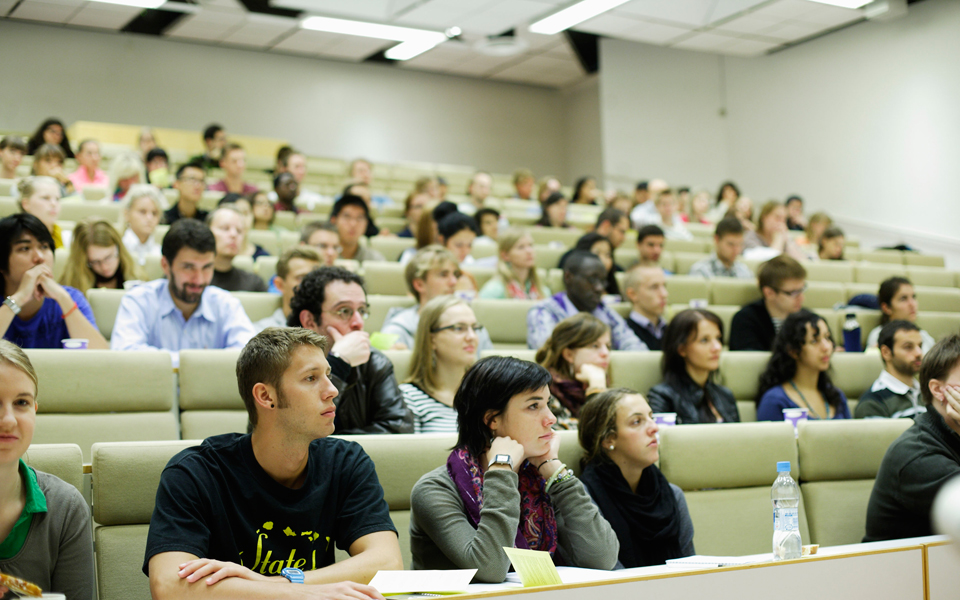 γνωστικό-ερέθισμα-η-δεύτερη-γλώσσα-2063245