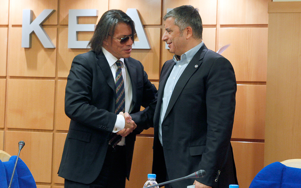 σαρκάζει-το-παιδομάζωμα-νοσταλγεί-τα-2063468