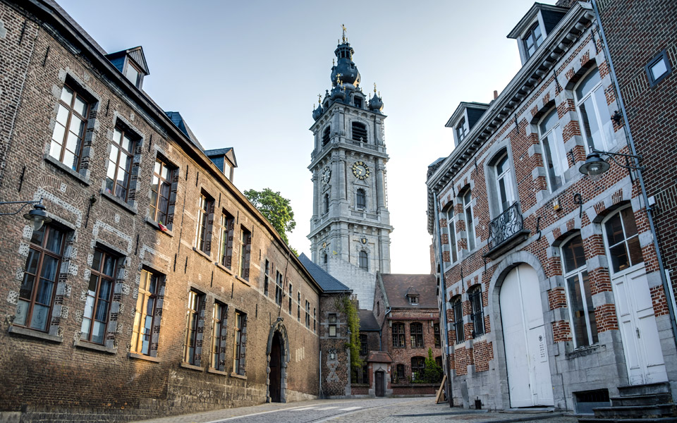 ποια-είναι-η-μονς-2063488