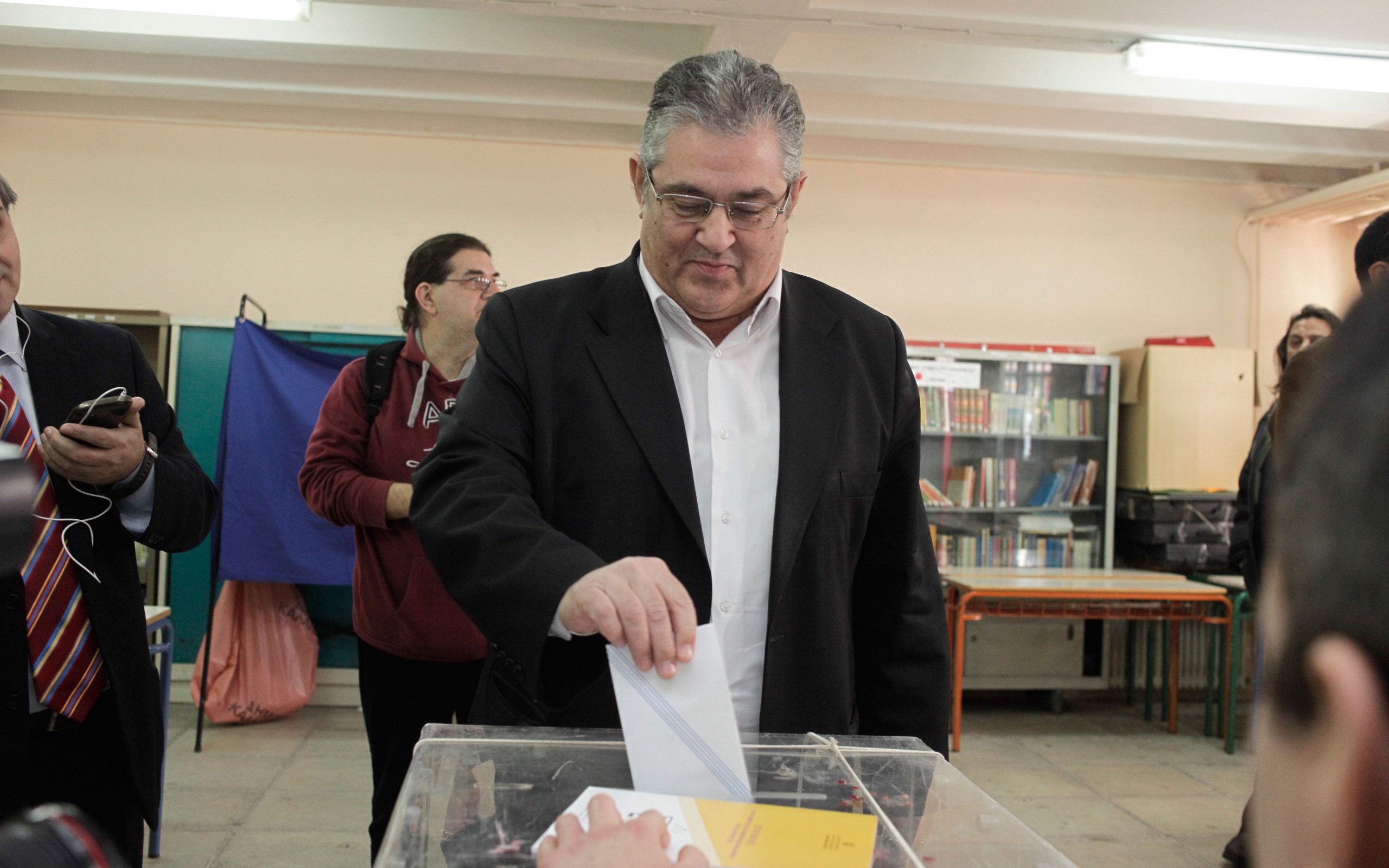 δ-κουτσούμπας-να-ψηφίσουμε-με-το-βλέμ-2065110