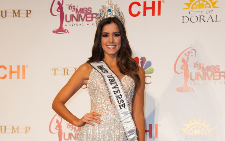 η-paulina-vega-στέφθηκε-μις-υφήλιος-2015-2065239