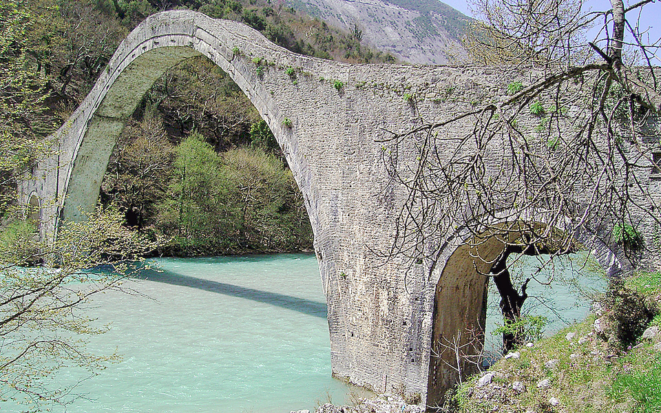 το-γεφύρι-της-πλάκας-και-η-προσωπική-εξ-2067208