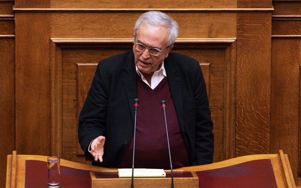 αποδόμηση-μπαλτά-από-γονείς-και-μαθητ-2070414