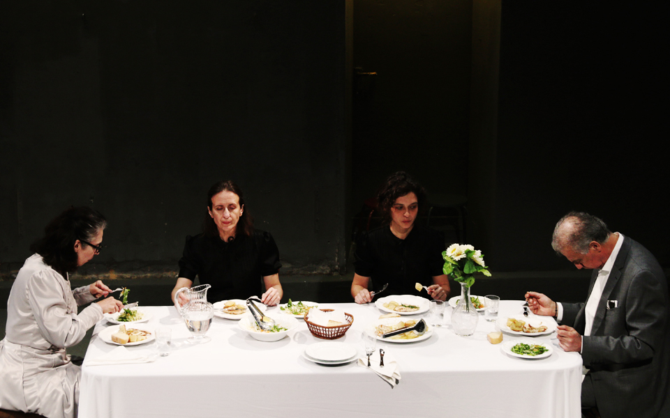 οικογενειακή-δυστοπία-επώδυνη-παραβ-2070428