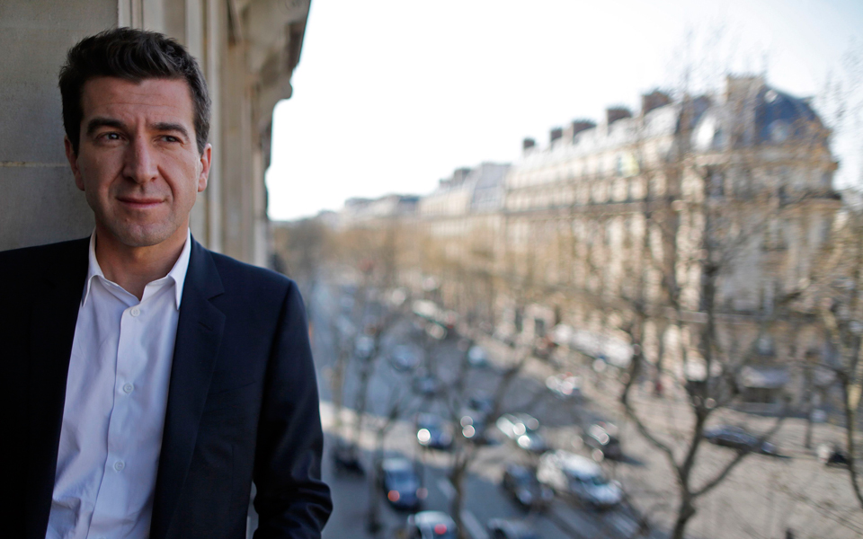 αμισθί-προσφέρει-τις-υπηρεσίες-της-η-lazard-2068553