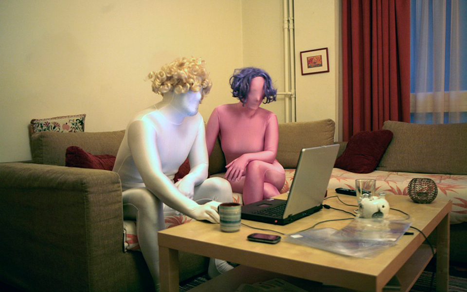 μια-ανατριχιαστικά-οικεία-ελλάδα-διά-2070103