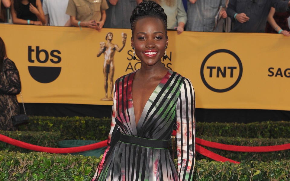 lupita-nyongo-πώς-αντιμετωπίζει-τη-δημοσιότητα-2067964