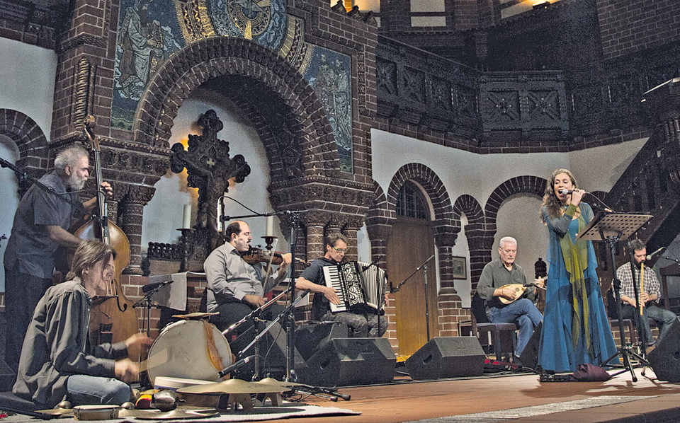 η-σαβίνα-τραγουδά-παλιές-φωτογραφίε-2071452