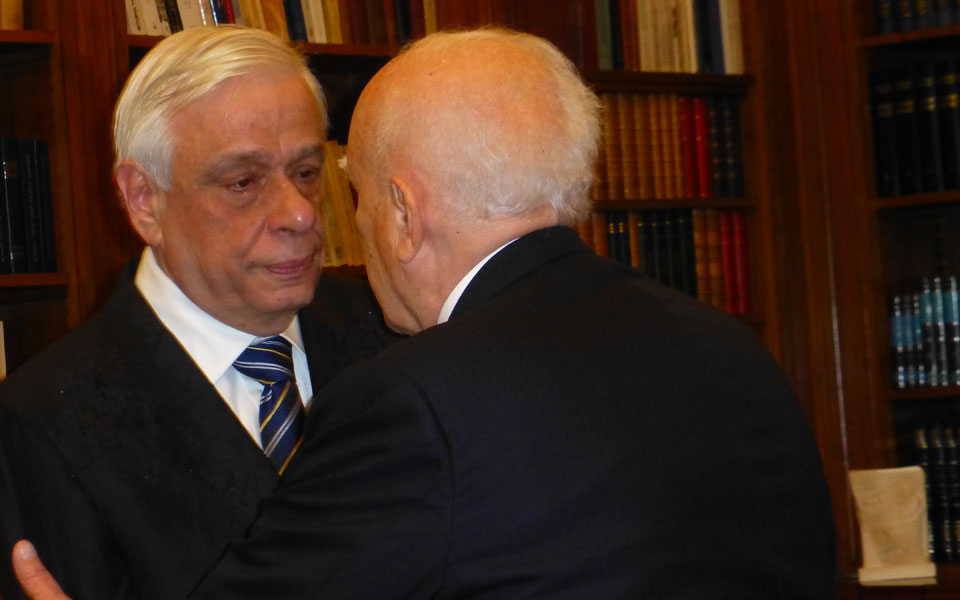 oυράνιο-τόξο-αλληλοεκτίμησης-μεταξύ-τ-2073195