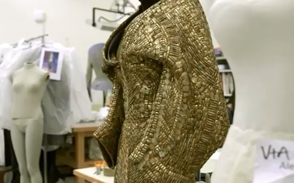 στα-παρασκήνια-της-έκθεσης-alexander-mcqueen-savage-beauty-2075849