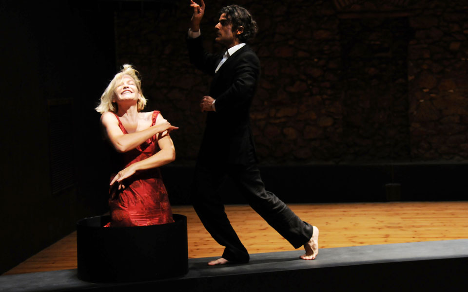 ο-έρωτας-σώζει-και-αποθεώνεται-2072606