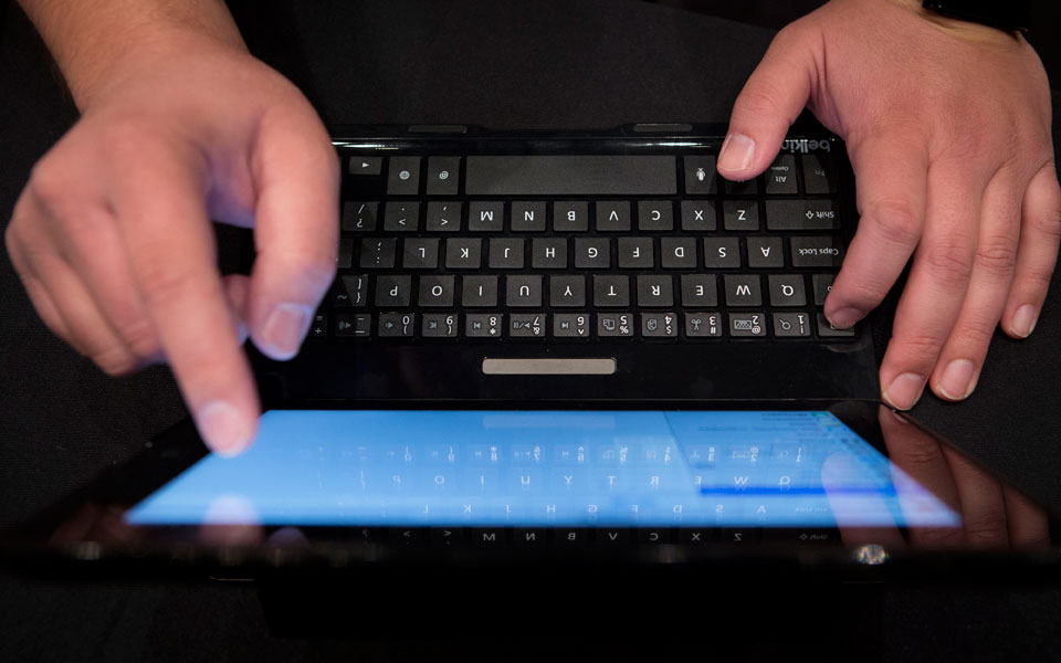 ηλεκτρονική-δημοκρατία-2075116