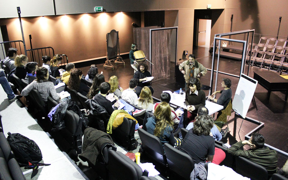 η-θεατρική-συγγραφή-και-τα-μυστικά-μια-2075187