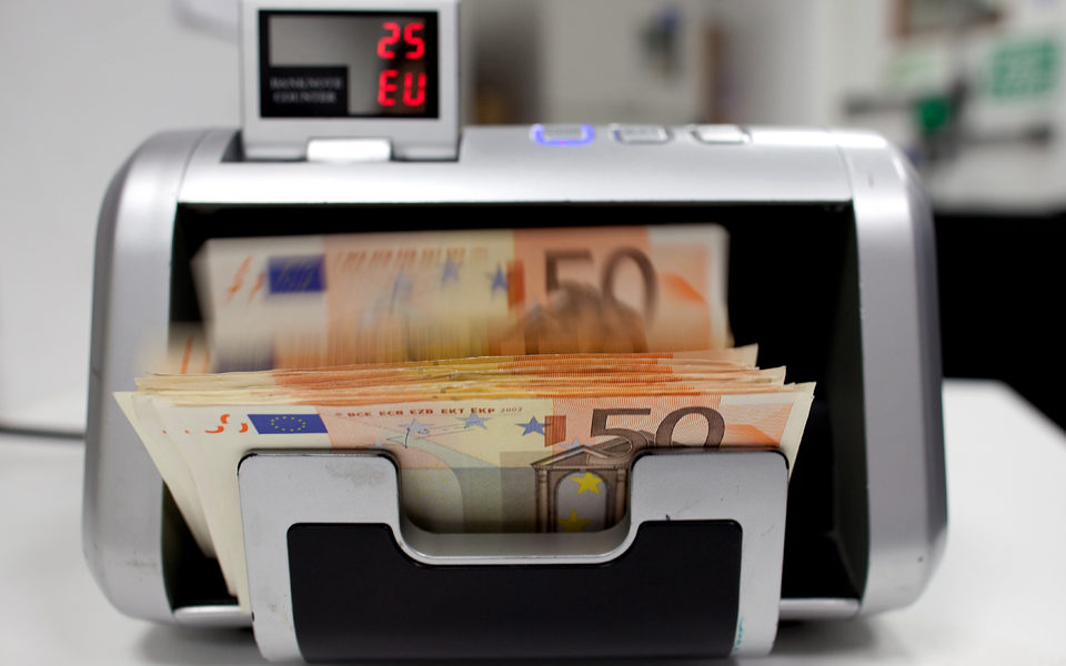 σε-ιστορικό-χαμηλό-η-ζήτηση-τραπεζικώ-2071815