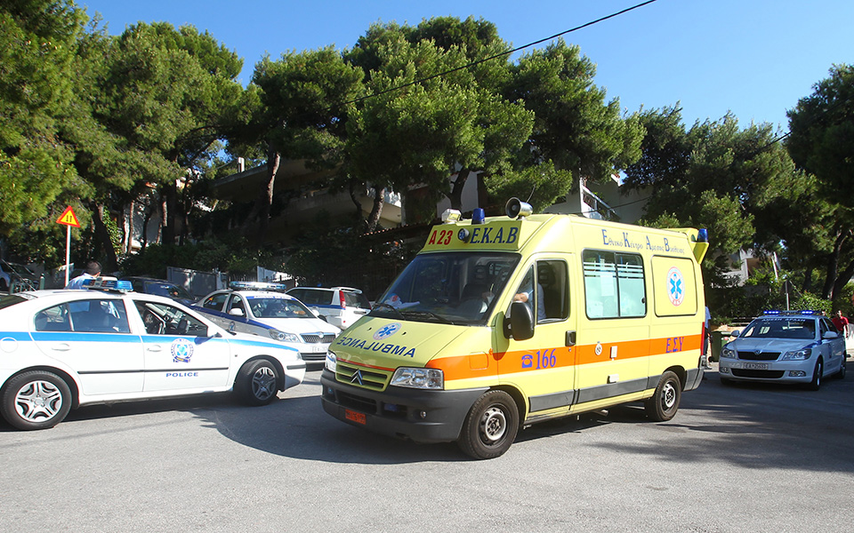 πέταξε-την-ανηψιά-του-από-μπαλκόνι-και-2072616