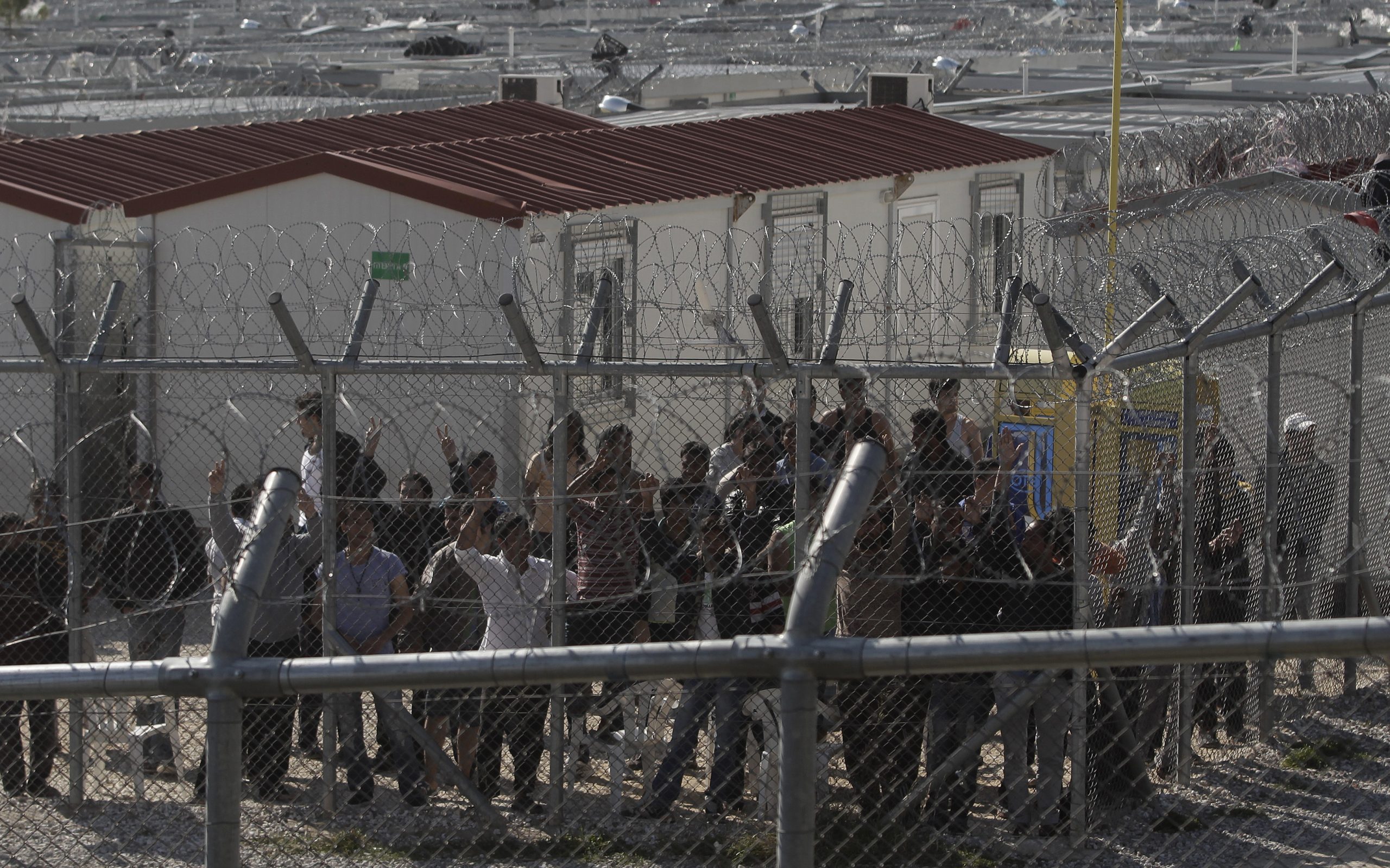 σφοδρές-αντιδράσεις-από-τα-κόμματα-τη-2071275