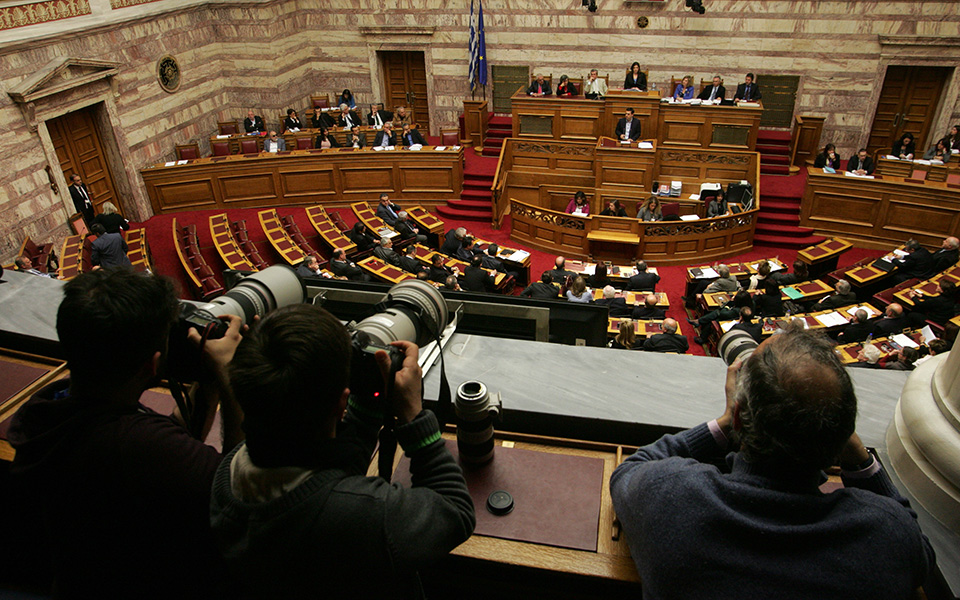 μετωπική-συριζα-νδ-με-φόντο-το-ν-σ-γ-2072601