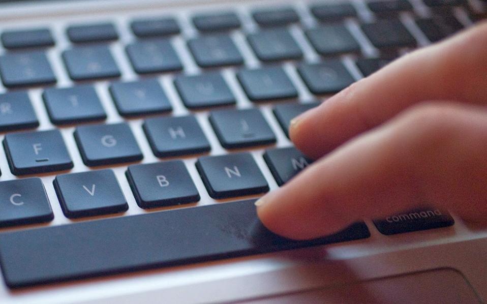 το-60-των-ελλήνων-ήρθε-αντιμέτωπο-με-ακα-2074126