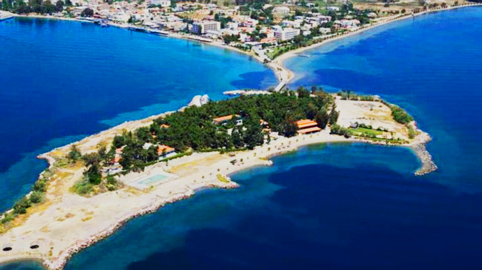 το-νησί-των-ονείρων-κάτω-από-βουνά-γραφ-2072092