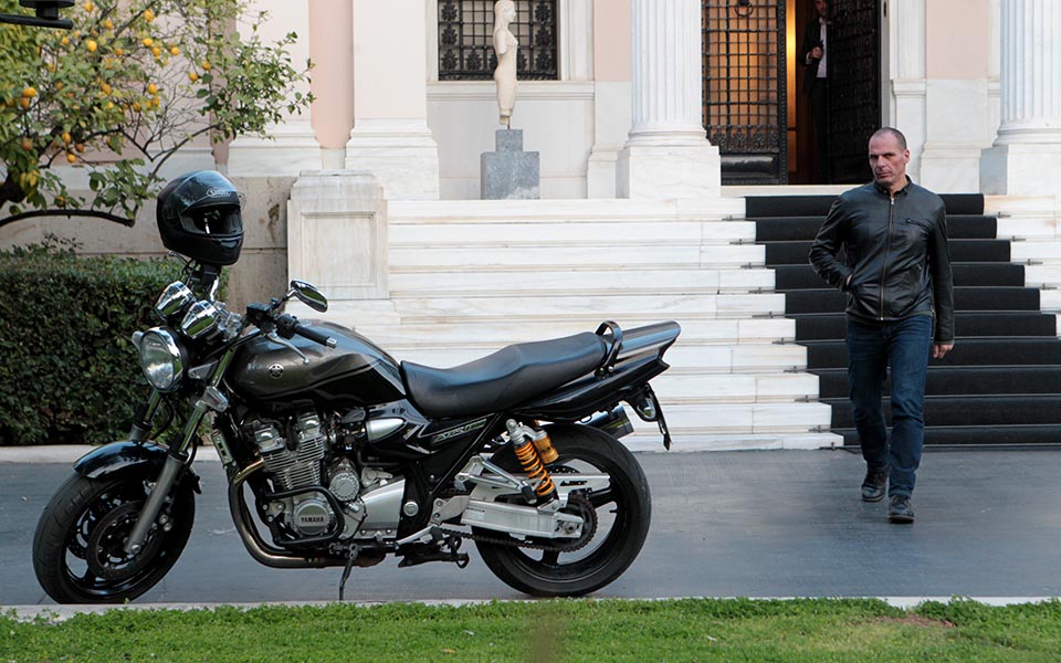 βαρουφάκης-προσπαθούμε-να-πληρωθούν-2073267