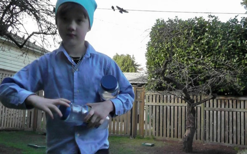 το-8χρονο-κορίτσι-που-παίρνει-δώρα-από-κ-2071120