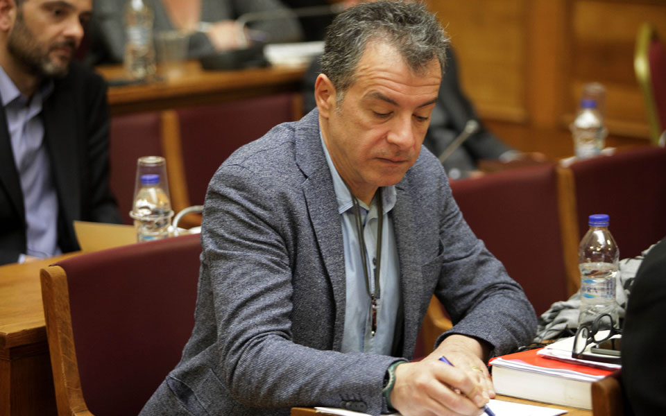 ποτάμι-το-μαξίμου-ομολογεί-τα-άδεια-2074678