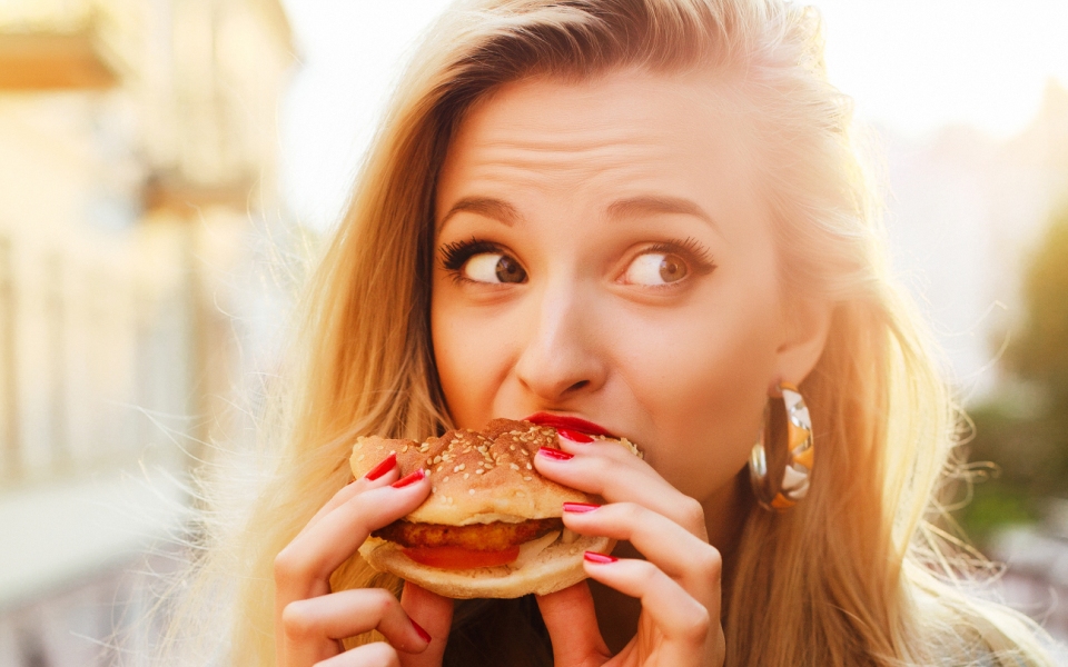 6-κακές-συνήθειες-που-προσθέτουν-κιλά-2072133