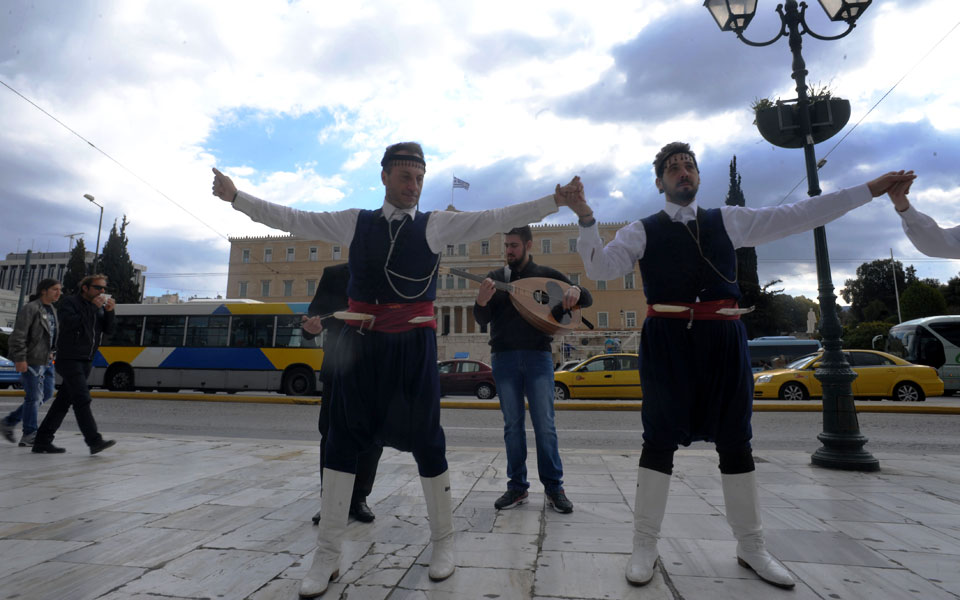 εμβατήρια-f16-και-τσάμικα-2074411