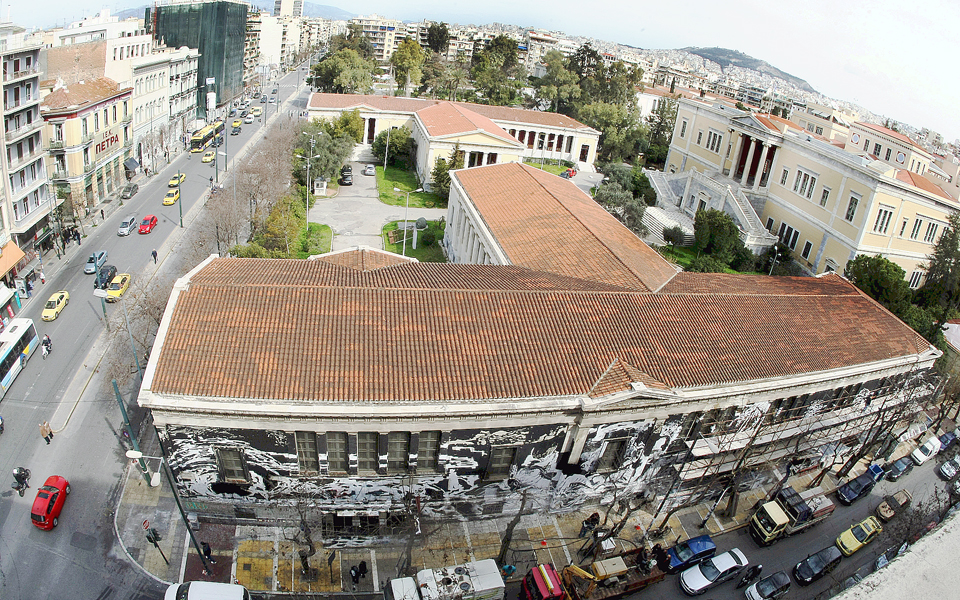 η-παράλλαξη-του-ιστορικού-κτιρίου-της-2078465