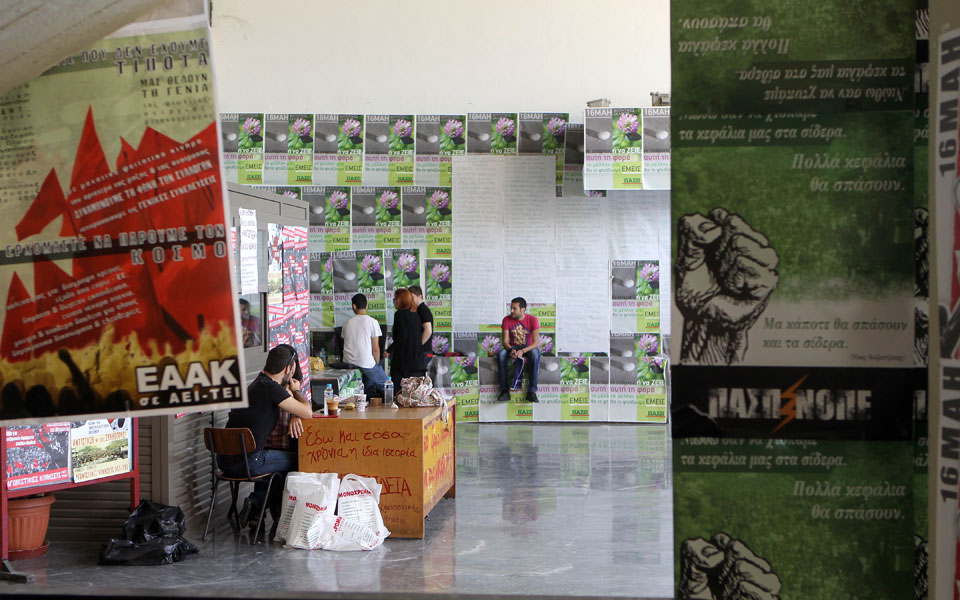 τα-κόμματα-ξανά-σε-ρόλο-αφεντικού-στα-π-2078730