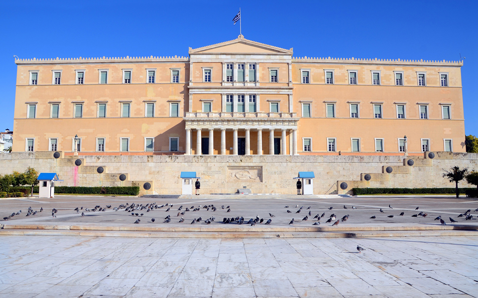 οι-11-πράξεις-της-ελληνικής-τραγωδίας-2079057