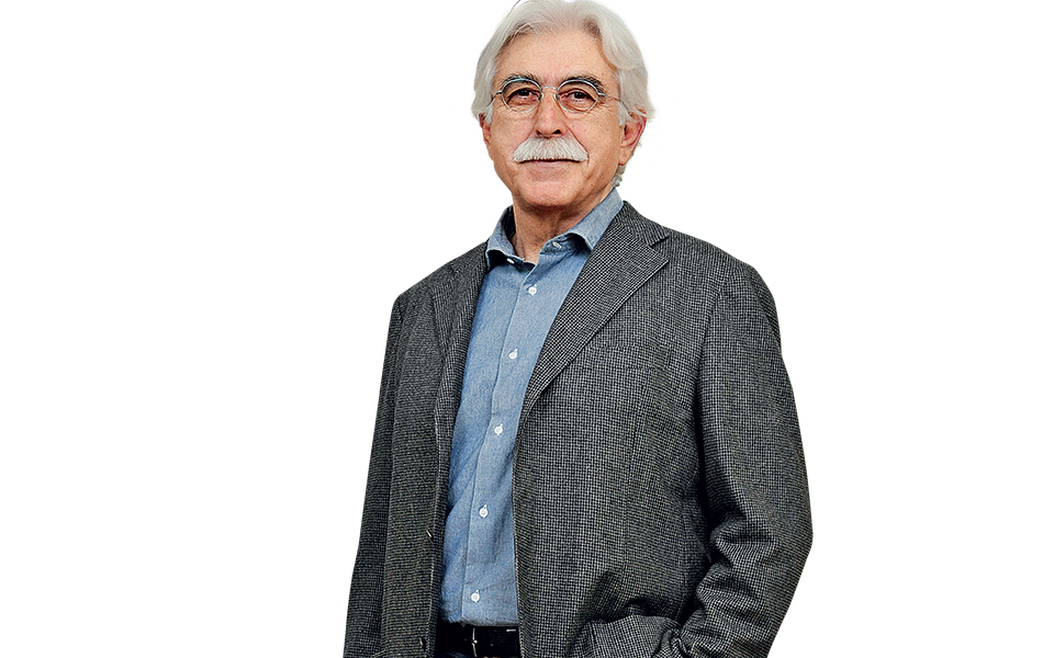 κώστας-γκοτζαμάνης-βοηθά-τους-ελληνε-2076890