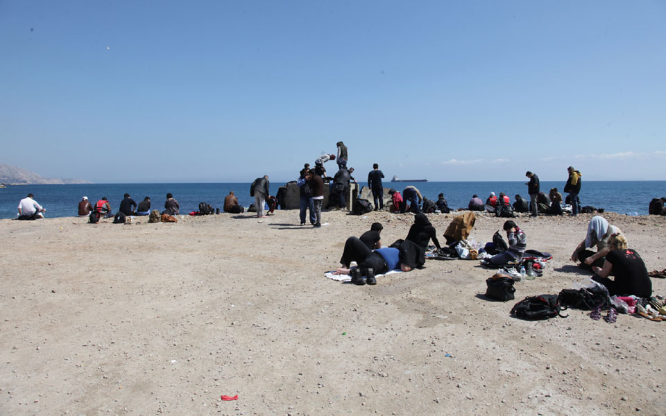 ανθρωπιστική-κρίση-στις-ακτές-της-μεσ-2078735